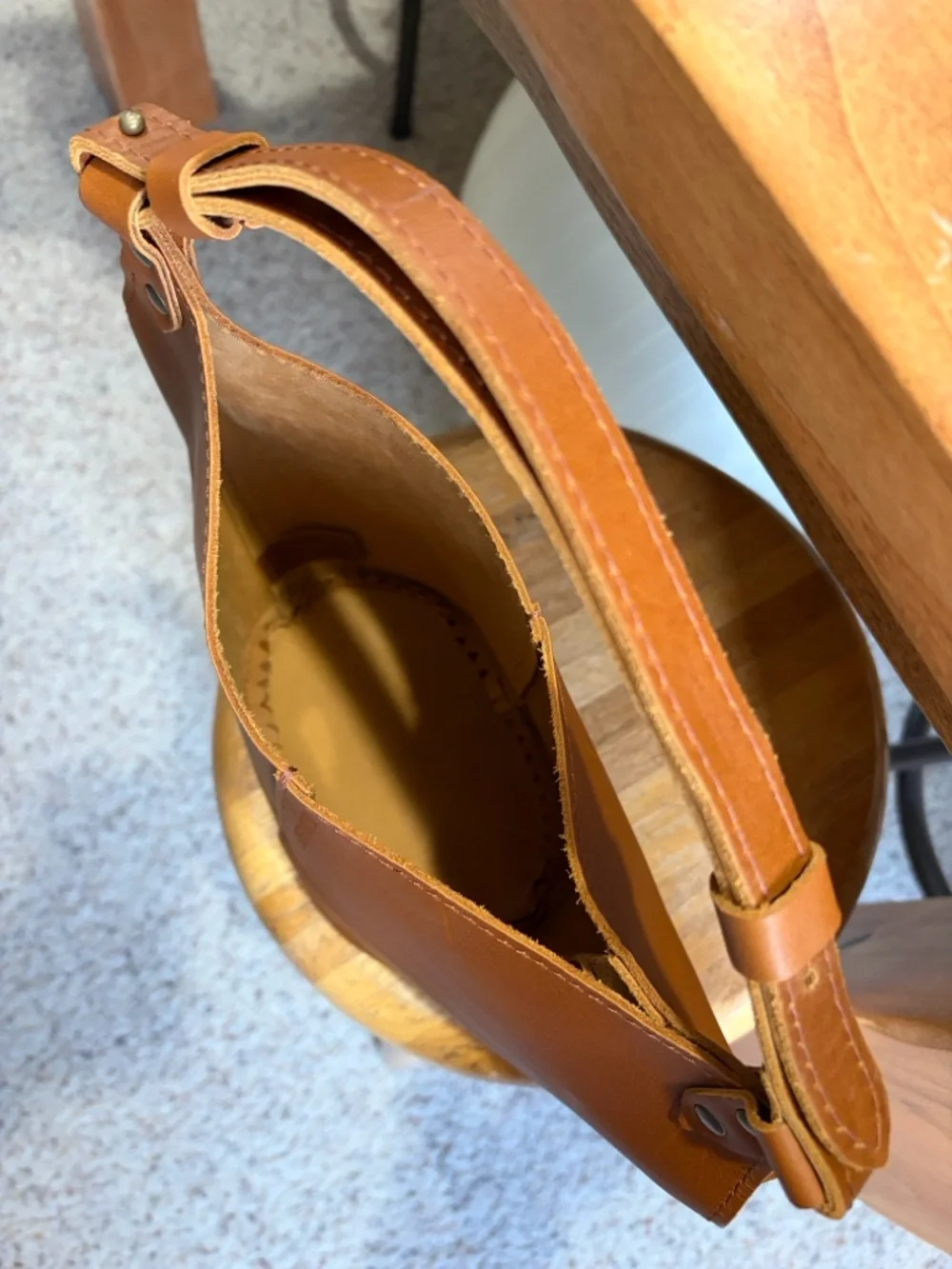 Portland Leather Small Kangaroo Shoulder Bag - Picture 6 of 15